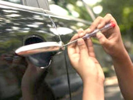 Poliţia pune în gard constănţenii pe tema furturilor din auto